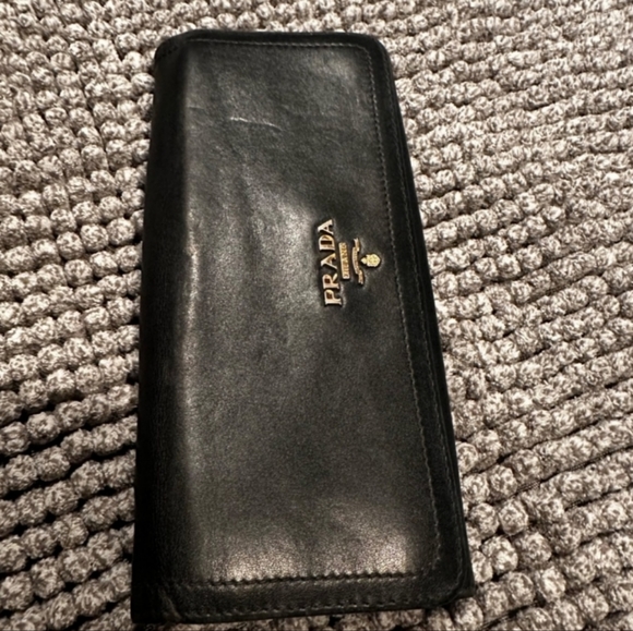 EUC! Gorgeous Prada Leather Wallet - Picture 3 of 15